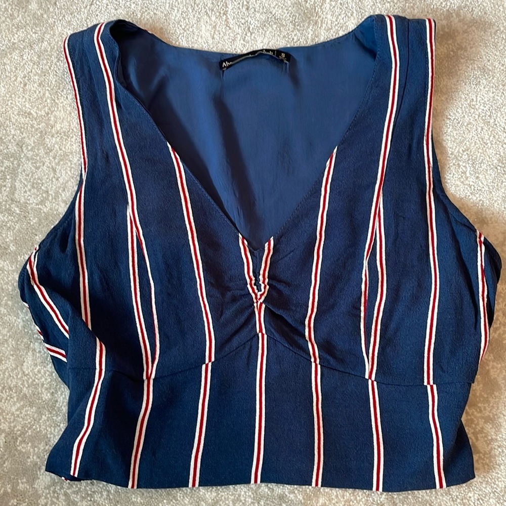 Abercrombie and Fitch women’s navy blue stripe crop top size small
